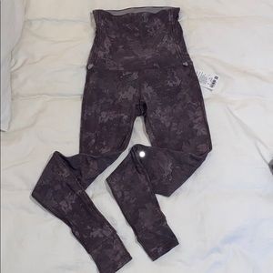 NWT LuLuLemons Hug Your Core 28” Leggings